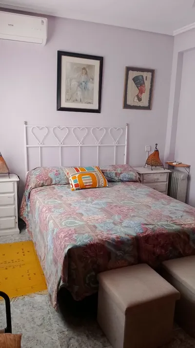 Habitación grande con cama doble en Calle Cavite, Valencia – foto 2
