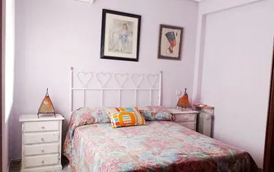 Habitación grande con cama doble en Calle Cavite, Valencia – foto 1
