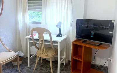 Habitación individual luminosa con escritorio en Calle Poeta Mas y Ros, Valencia – foto 2