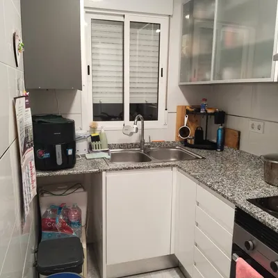 Fregadero y encimera de la cocina