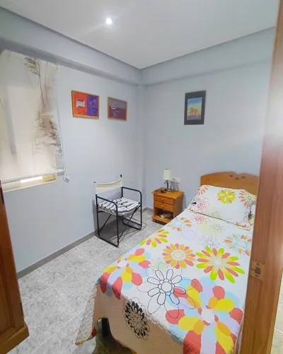 Habitación individual pequeña en Calle Cavite, Valencia – foto 1