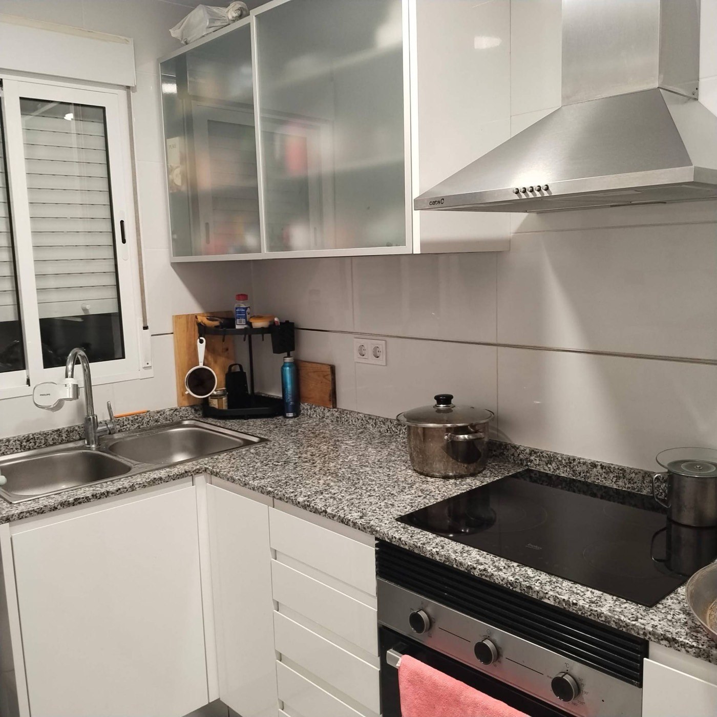 Cocina con horno y placa