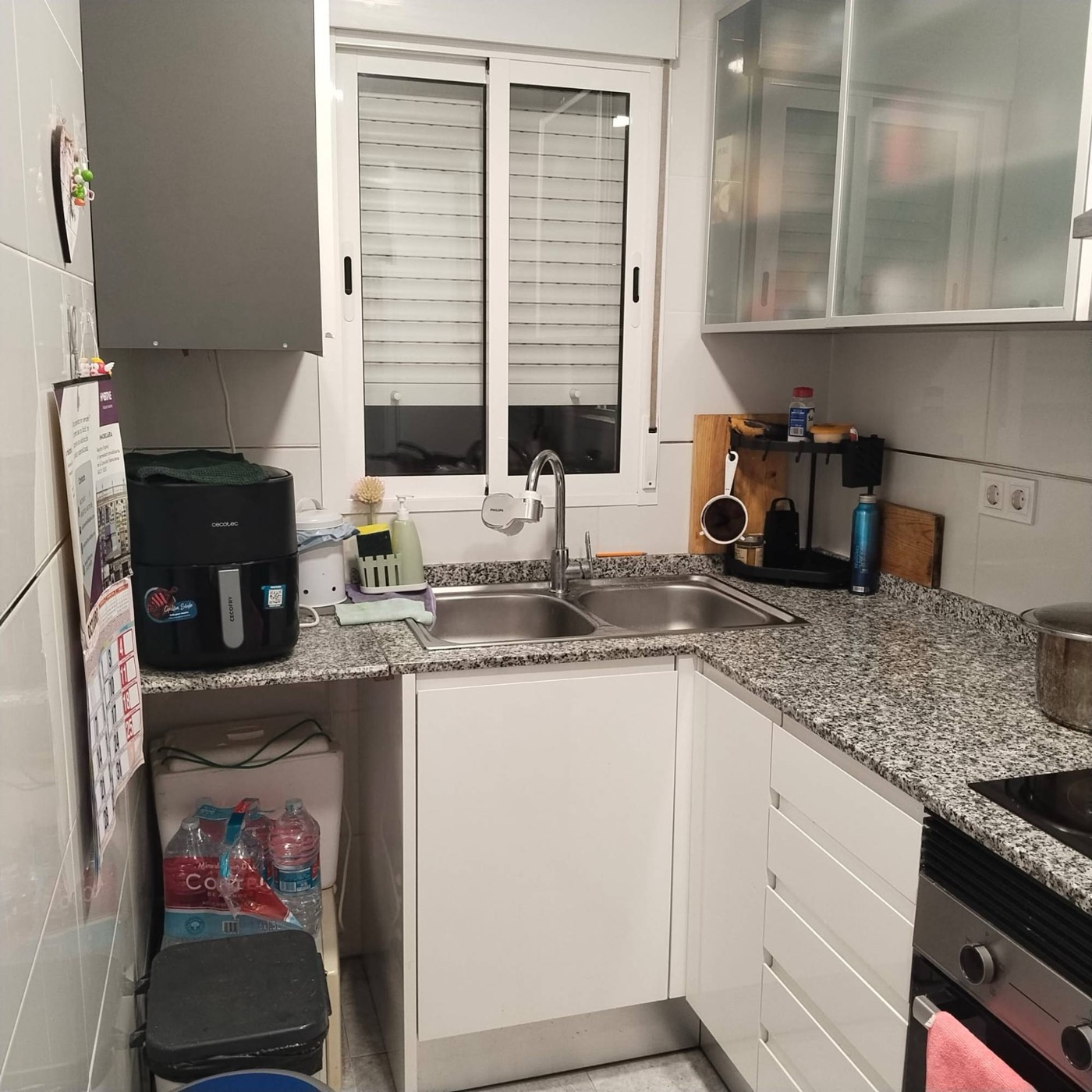 Fregadero y encimera de la cocina